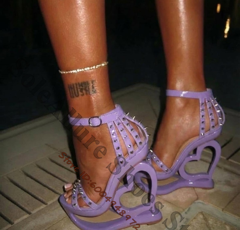 Heet roze spike-studded sandal - Metallic Heel Sandal recensie en prijs