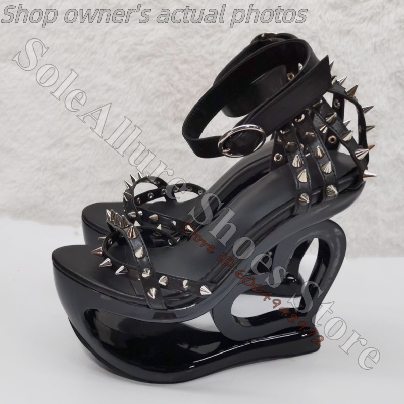 Heet roze spike-studded sandal - Metallic Heel Sandal recensie en prijs